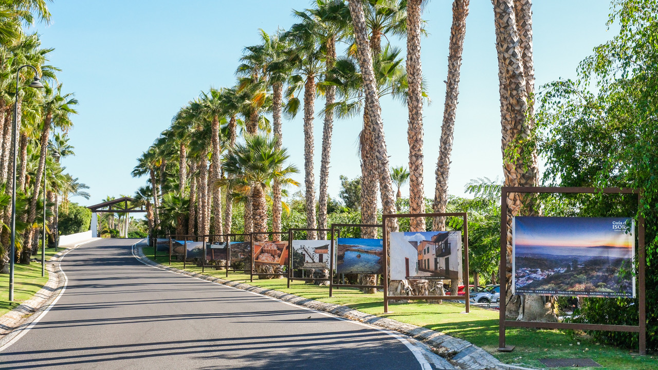 Abama Resort acoge la exposición fotográfica ‘Tierra de Volcanes’ con 20 imágenes de gran formato que captu-ran la esencia y la belleza de Guía de Iso